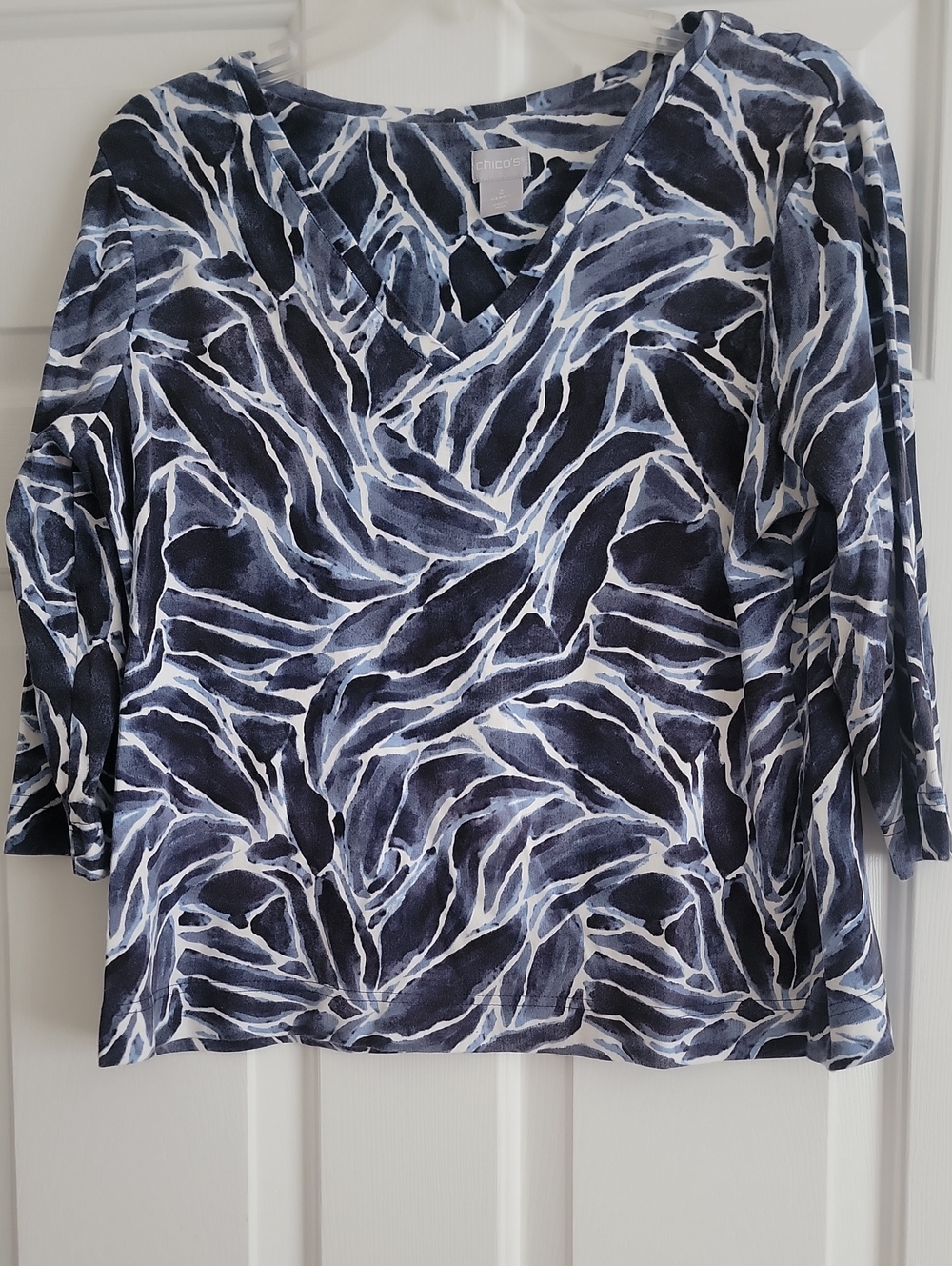 Chico's Navy and White V-Neck Abstract Print 3/4 Sleeve 100% Pima Cotton Top, L